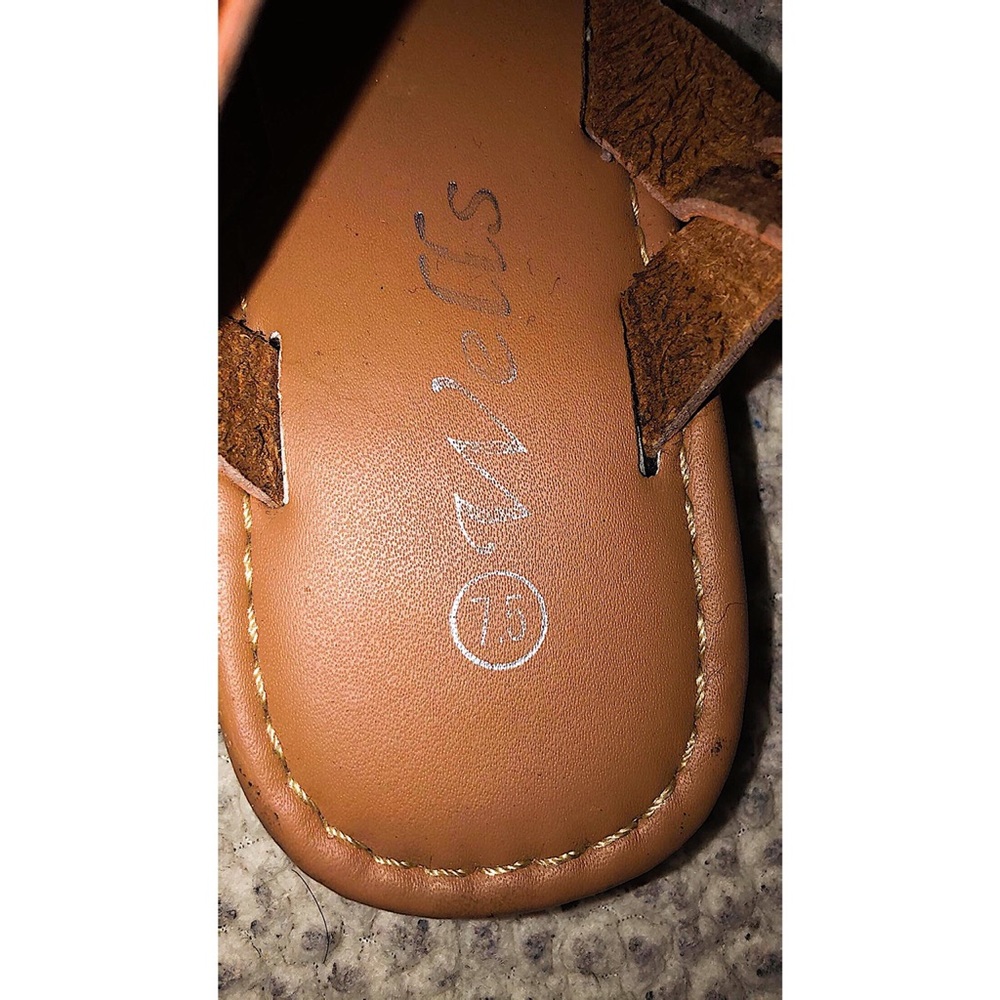 💕😍❤️MAKE AN OFFER! SUMMER TAN SANDALS🔥😍💕 - Picture 4 of 4